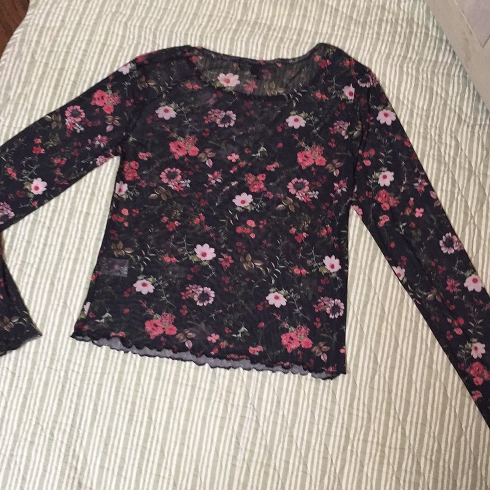 Gorgeous sheer long sleeve top.  90’s - Picture 6 of 6